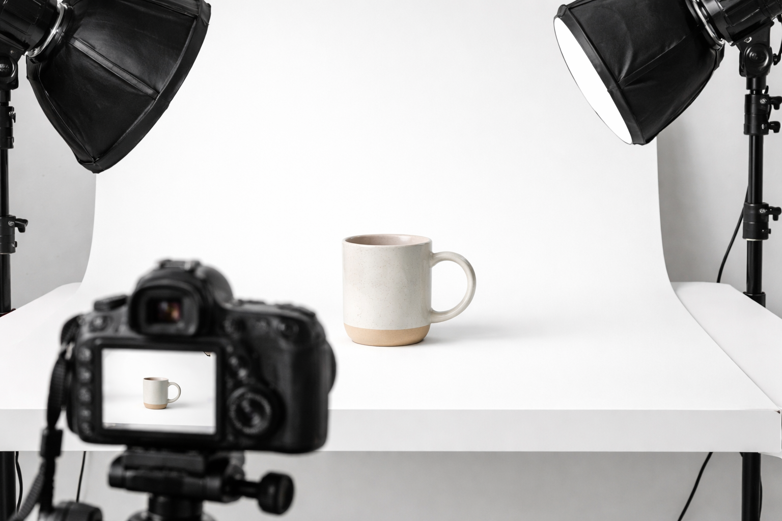 Beyaz fon uzerinde urun fotografi cekim ornegi